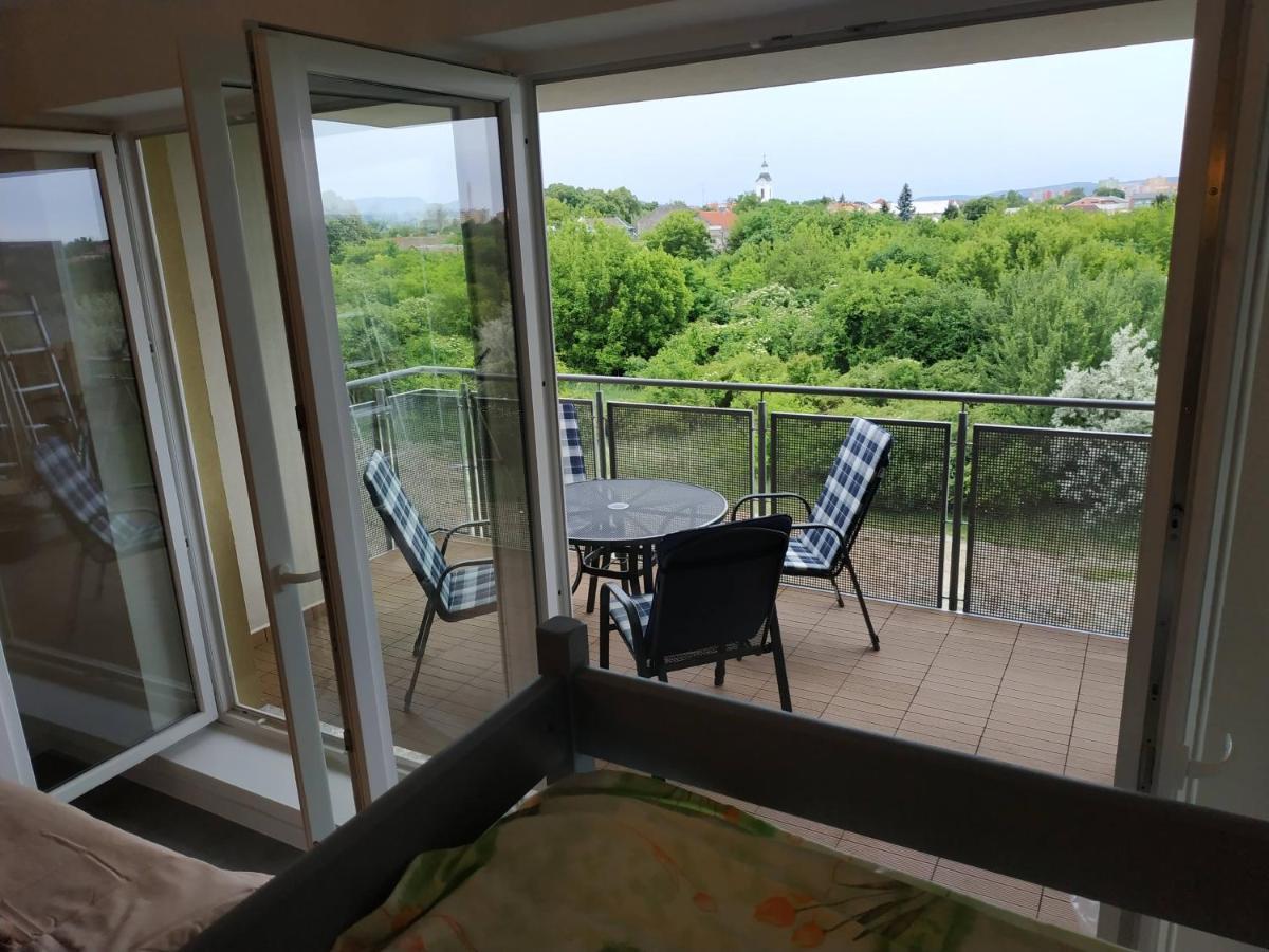 Apartmán One To One Štúrovo Kültér fotó